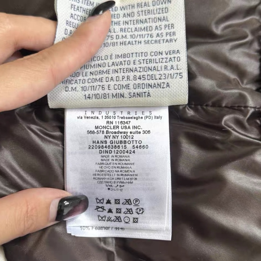 🚩steal Authentic Moncler White and Gray Fur-Trimmed Puffer Jacket - Picture 4 of 6
